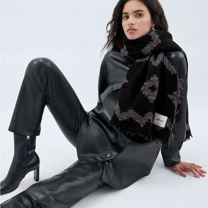 Aritzia wilfred diamond wool black/ gray scarf…